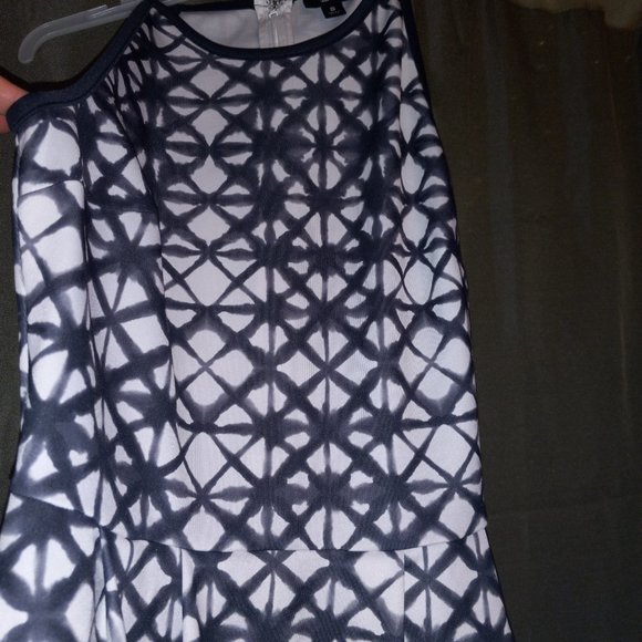 Flowy A Line Dress with Geometric Pattern - Picture 3 of 6